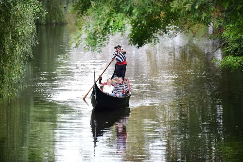 Hamburg: Alster Lake public Tour in a Real Venetian Gondola - Should You Book the Hamburg Alster Gondola?