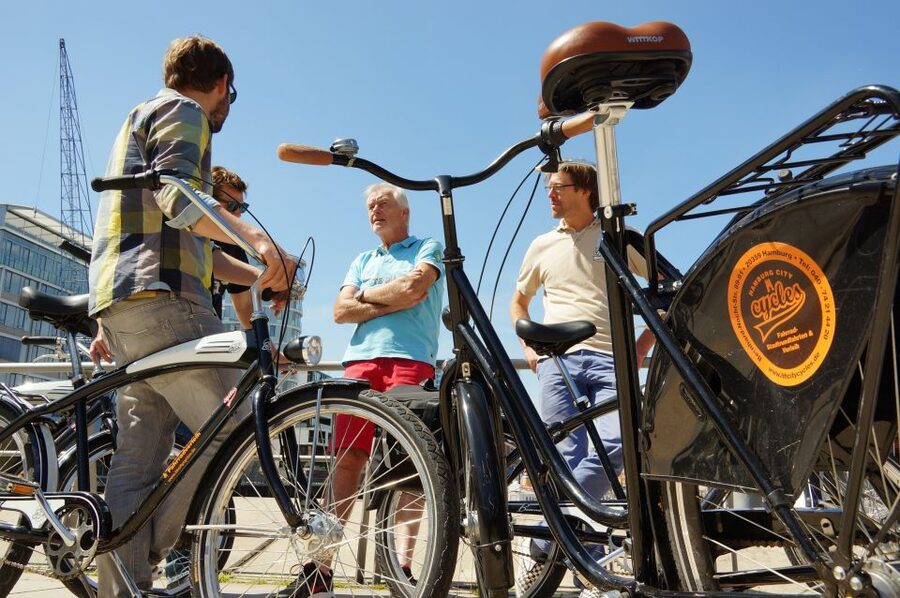 Hamburg: Bike Rental - Your self-paced 1-day route: St. Pauli, the Elbe, then the main sights