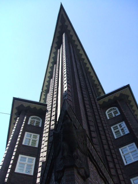 Hamburg: Bike Tour of the Speicherstadt & Old Harbor - Who this Hamburg harbor ride suits best
