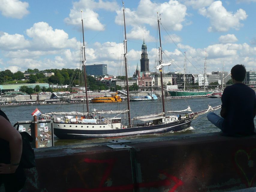 Hamburg: Bike Tour of the Speicherstadt & Old Harbor - Chilehaus and the Alster approach: starting with strong angles