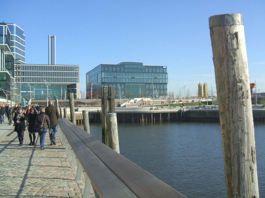 Hamburg: Bike Tour of the Speicherstadt & Old Harbor - Steinwerder and the historic Elbe Tunnel: the moment that makes the tour