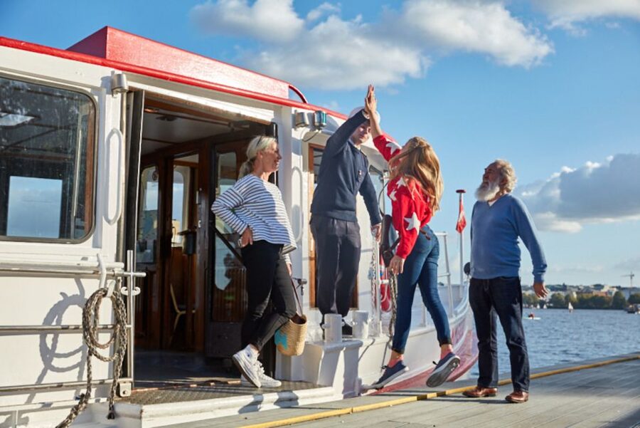 Hamburg: City Cruise on Alster Lake - Price and Value: Is $29 for a 1-Hour Cruise Fair?