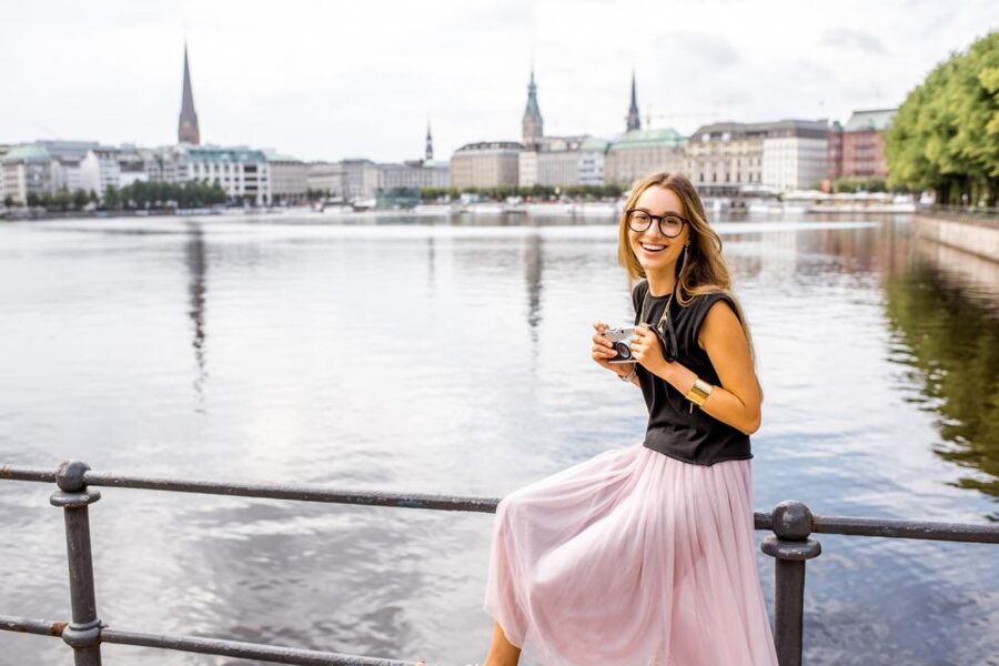 Hamburg City: Scavenger Hunt Self-Guided Tour - Past Jungfernstieg and Alsterhaus, with colonnades by the Binnenalster