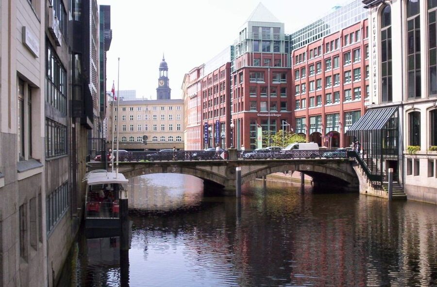 Hamburg: City Tour by Bike with Elbphilharmonie - Außenalster and Binnenalster, plus the Gängeviertel working-city perspective