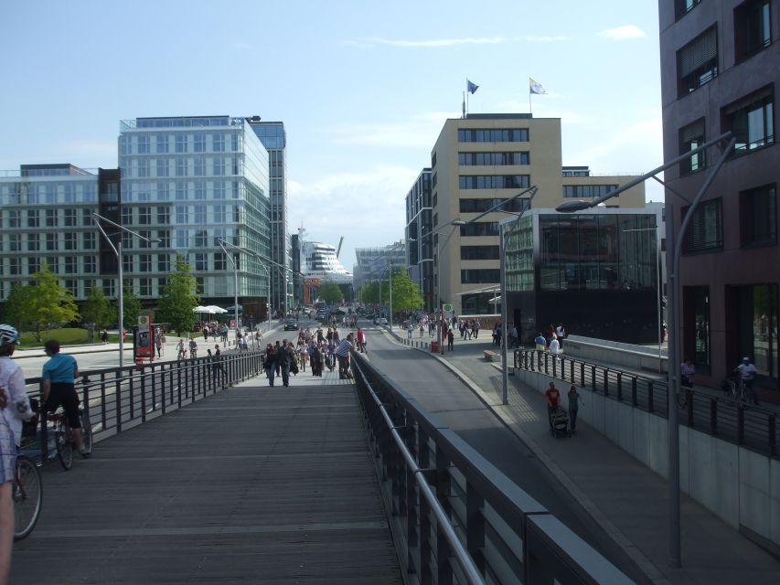 Hamburg: City Tour by Bike with Elbphilharmonie - Starting at the University of Hamburg bike station and getting your bearings fast