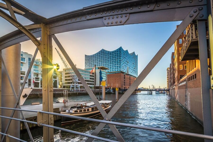 Hamburg Combi: 1,5h Evening Cruise & 2h Reeperbahn Tour - Pier 3 to the Elbe lights: your 1.5-hour evening harbor cruise