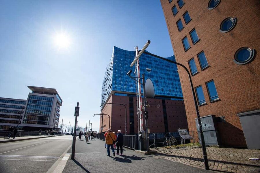 Hamburg: Discovery Tour - Westfieldcenter to Elbphilharmonie - From Westfield Hamburg Überseequartier to Speicherstadt’s warehouse world