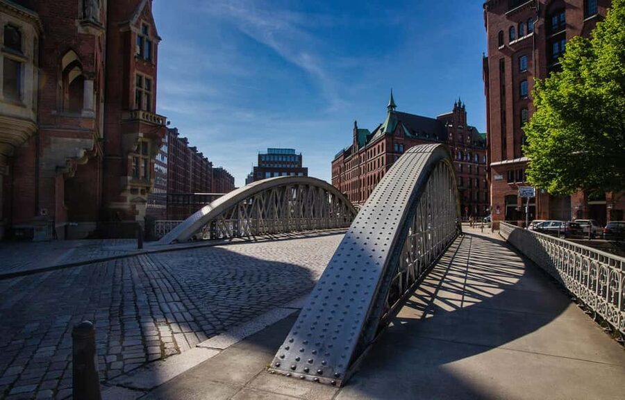 Hamburg: Discovery Tour - Westfieldcenter to Elbphilharmonie - Getting there right: meeting point details that prevent stress