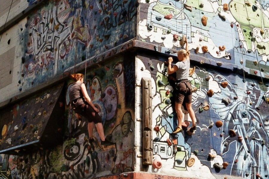 Hamburg: Downtown, Alster & Creative Neighborhoods by Bike - Sternschanze and Karolinenviertel: Alternative Culture on Real Streets