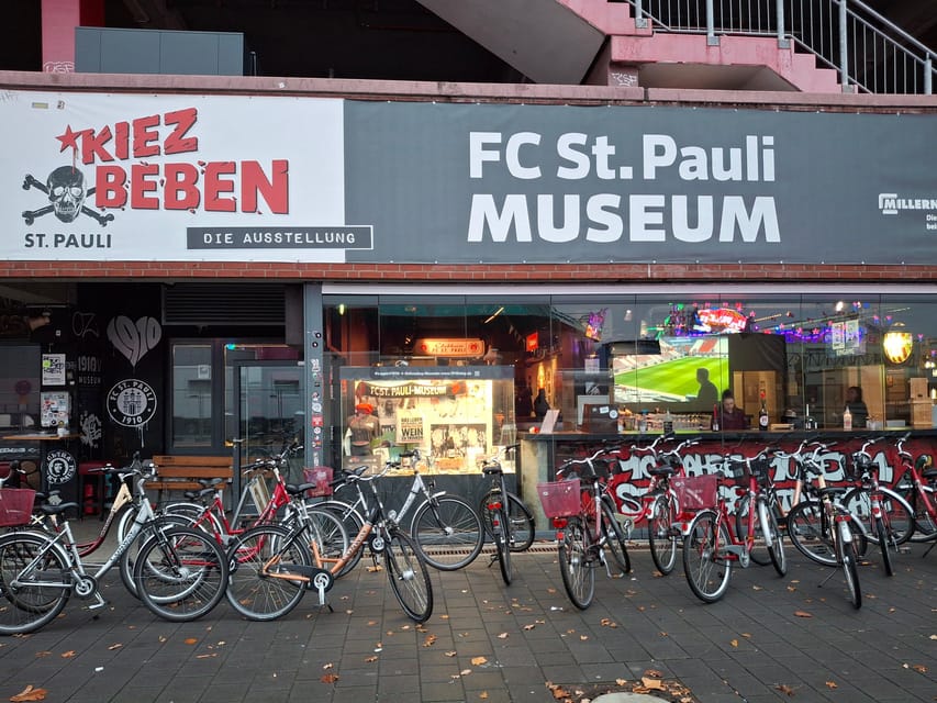 Hamburg: Downtown, Alster & Creative Neighborhoods by Bike - Getting Oriented at the University Bike Station and Dammtor