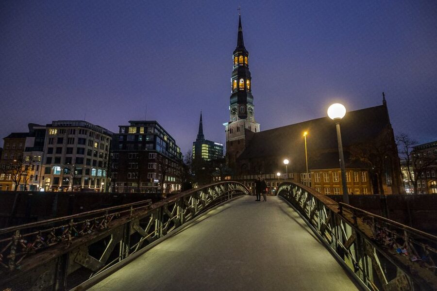 Hamburg: Eerie Speicherstadt Tour - Starting at Hauptkirche St. Katharinen, Haupteingang