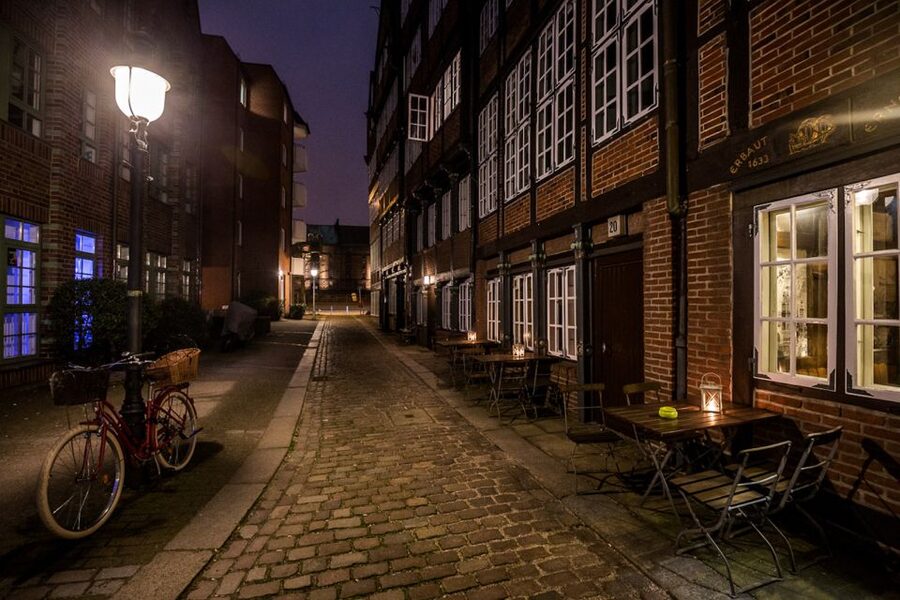 Hamburg: Eerie Speicherstadt Tour - Moving through Speicherstadt, where old warehouses become plot points
