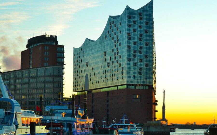 Hamburg: Elbphilharmonie Plaza, Highlights & Surroundings - The Elbphilharmonie walk-around: facade clues and why it took so long