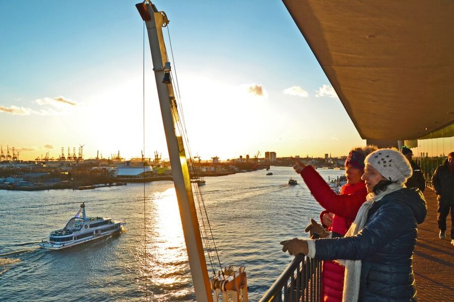 Hamburg: Elbphilharmonie Plaza, Highlights & Surroundings - Riding the longest curved escalator in Europe to the Plaza