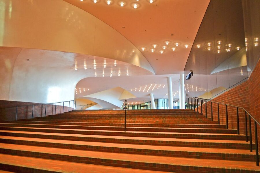 Hamburg: Elbphilharmonie Plaza, Highlights & Surroundings - Why this 1-hour highlights tour is good value for $27