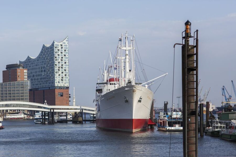 Hamburg: Entrance to the Museum Ship Cap San Diego - Cap San Diego in Hamburg, why this museum ship works