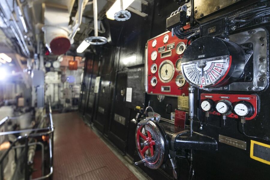 Hamburg: Entrance to the Museum Ship Cap San Diego - Bridge to saloon, life at sea you can walk through