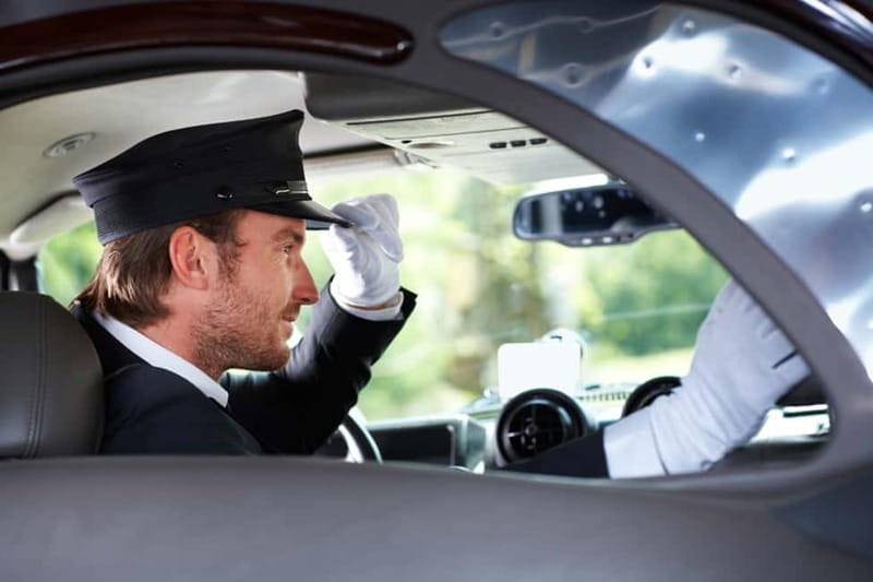 Hamburg: Exclusive Tour by Limousine with Chauffeur - A 3-hour private limousine that fits Hamburg’s priorities