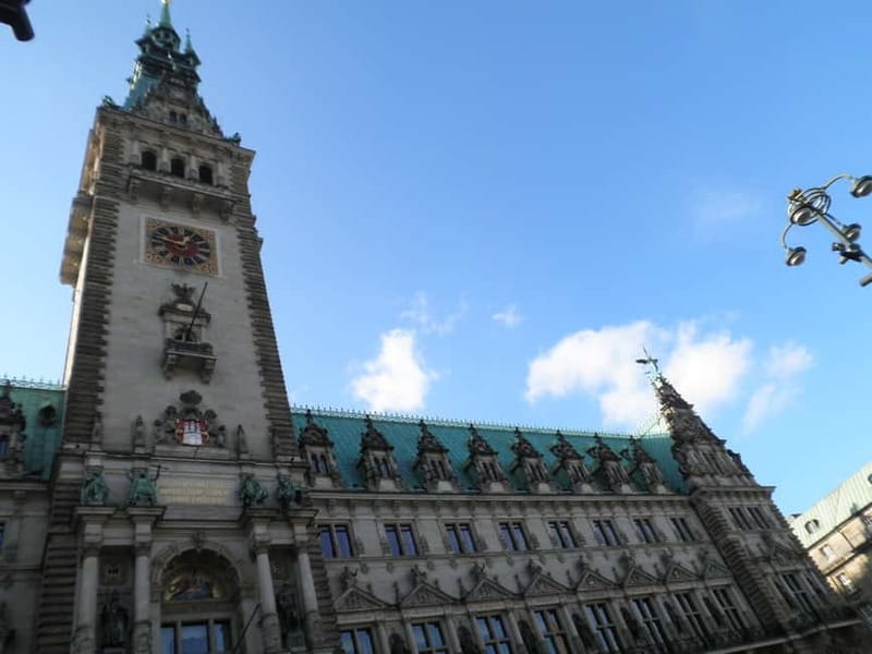 Hamburg: Exclusive Tour by Limousine with Chauffeur - Alster Lake and the Elbe River: your quick orientation through the water