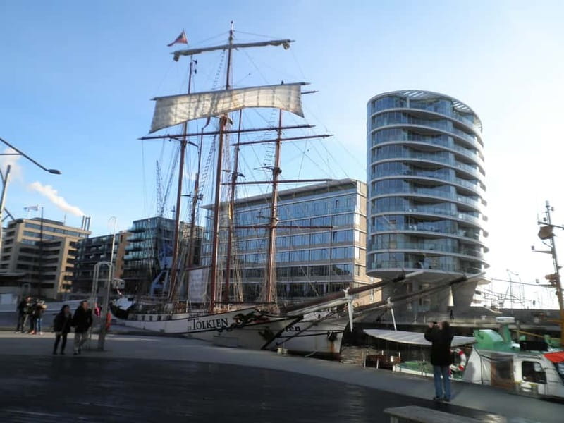 Hamburg: Exclusive Tour by Limousine with Chauffeur - Blankenese and the Süllberg hill stop for a different Hamburg mood