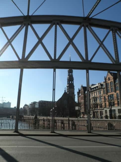 Hamburg: Exclusive Tour by Limousine with Chauffeur - St. Michael’s Church and the Old Elbe Tunnel descent