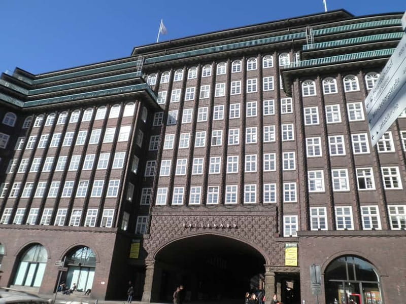 Hamburg: Exclusive Tour by Limousine with Chauffeur - Rathausmarkt pickup and hotel convenience (and how to use it)
