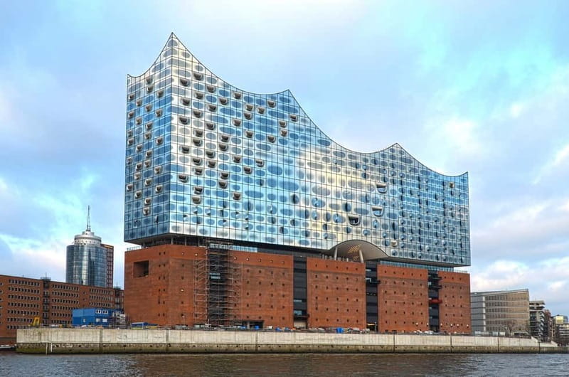 Hamburg: Guided Grand Harbor Sightseeing Cruise by Ship - Meeting at Pier 3 (Prüsse) and how to pick your timing