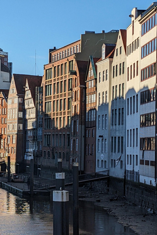 Hamburg: Guided Tour in French, the essentials in 2,5 hours! - HafenCity and the Elbphilharmonie Area: Modern Hamburg with Strong Context