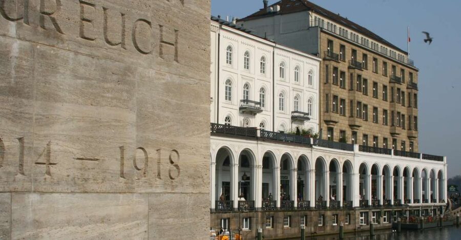Hamburg: Guided Walking Tour - Starting at Hamburg Town Hall, you get the city’s logic first