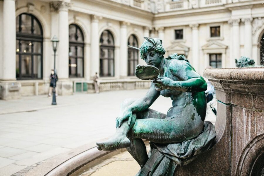 Hamburg: Guided Walking Tour for Magic Fans - Krameramtsstuben Finish: Closing the Walk in a Real Place