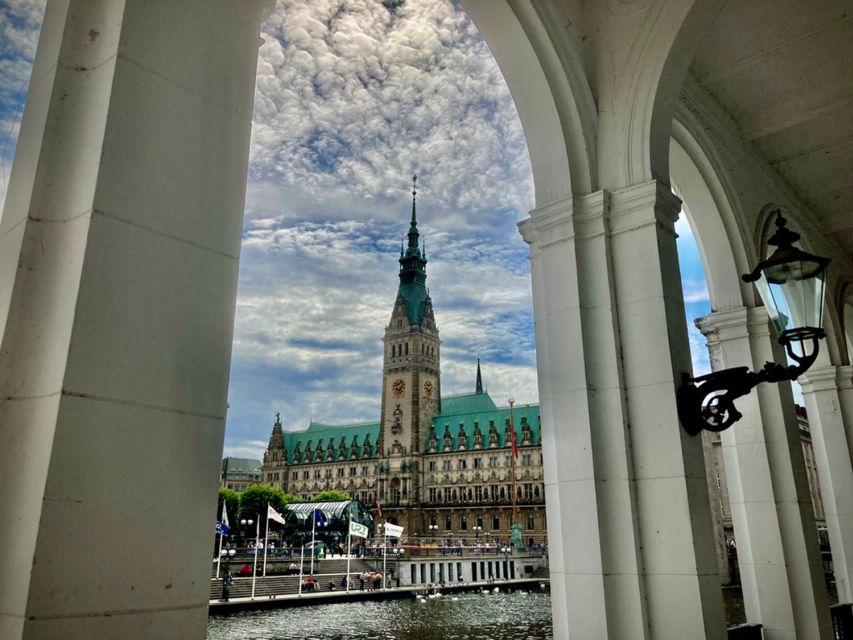 Hamburg: Guided Walking Tour in Danish - Townhall, Deichstraße, and Patriotic Society of 1765