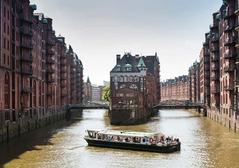 Hamburg: Hamburg City Card with Free Public Transportation - Using the card smoothly: app or PDF, then show and go