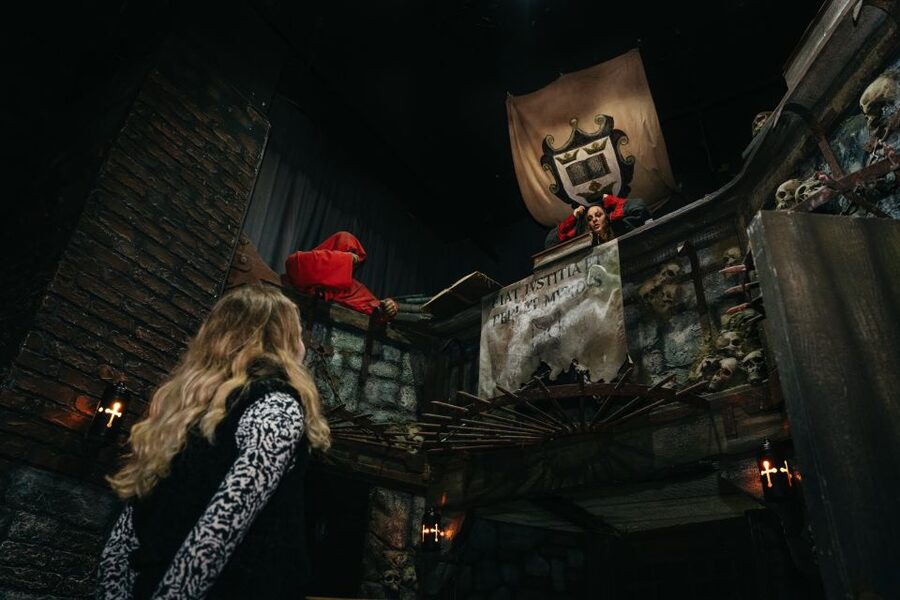 Hamburg: Hamburg Dungeon Admission Ticket - The darkest Hamburg highlights: plague, fire, pirates, torture, and the Inquisition