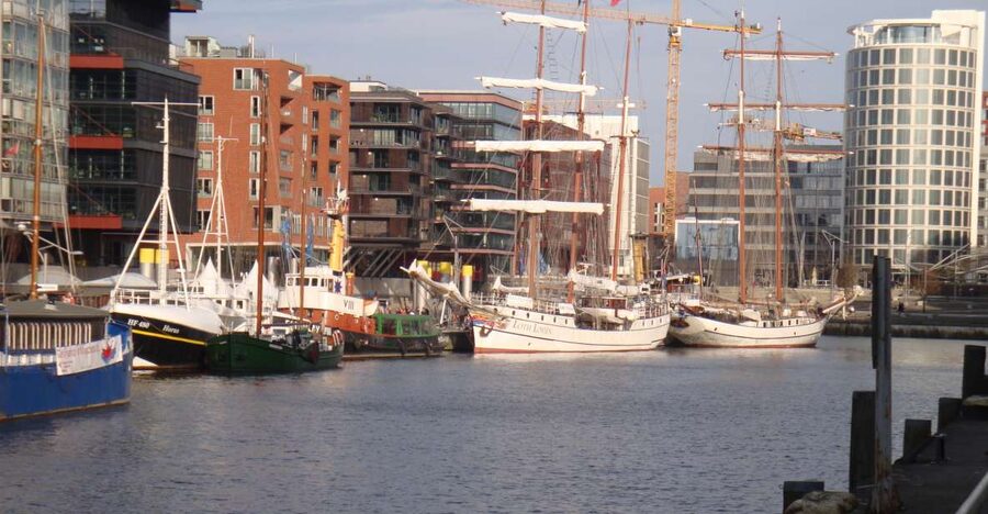 Hamburg Harbor: 3.5-Hour Guided Tour by Bike - Hamburg Harbor looks different from the saddle