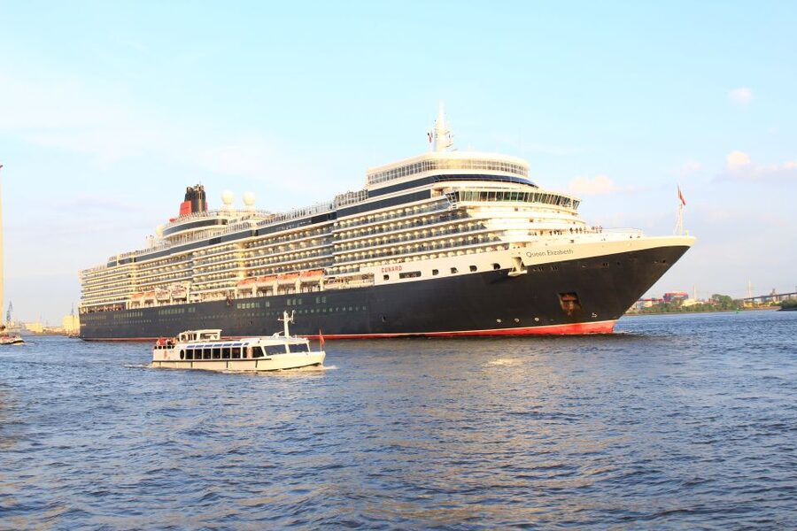 Hamburg: Harbor Cruise - Museum ships and the HafenCity cruise center: history you can actually point at