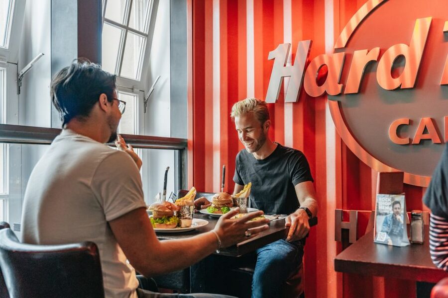 Hamburg: Hard Rock Cafe Skip-the-Line Meal - Priority seating and a strict 2-hour clock