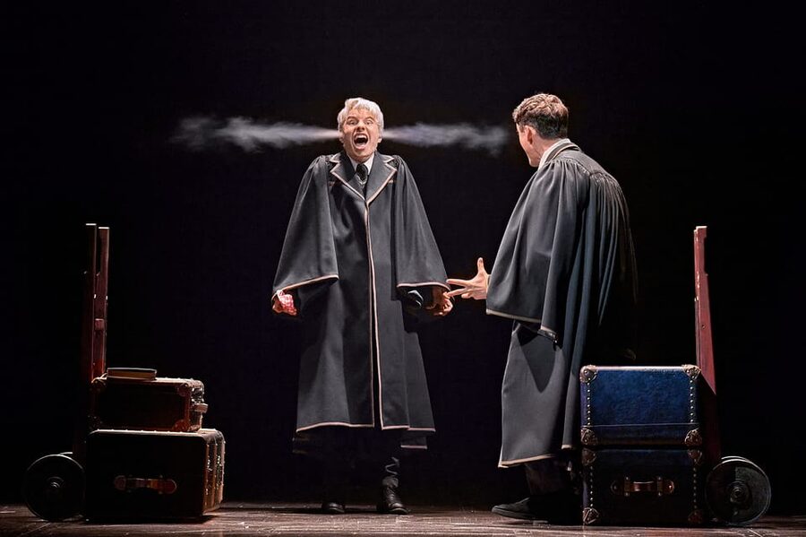 Hamburg: Harry Potter and the Cursed Child Theater - Break time, drinks, and what you should plan for