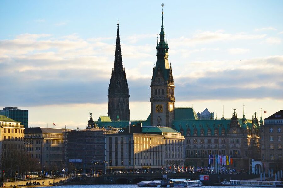 Hamburg: Hop-On Hop-Off Bus Tour Family Ticket - Live Guide and Audio Commentary: How to Get the Most From the Story