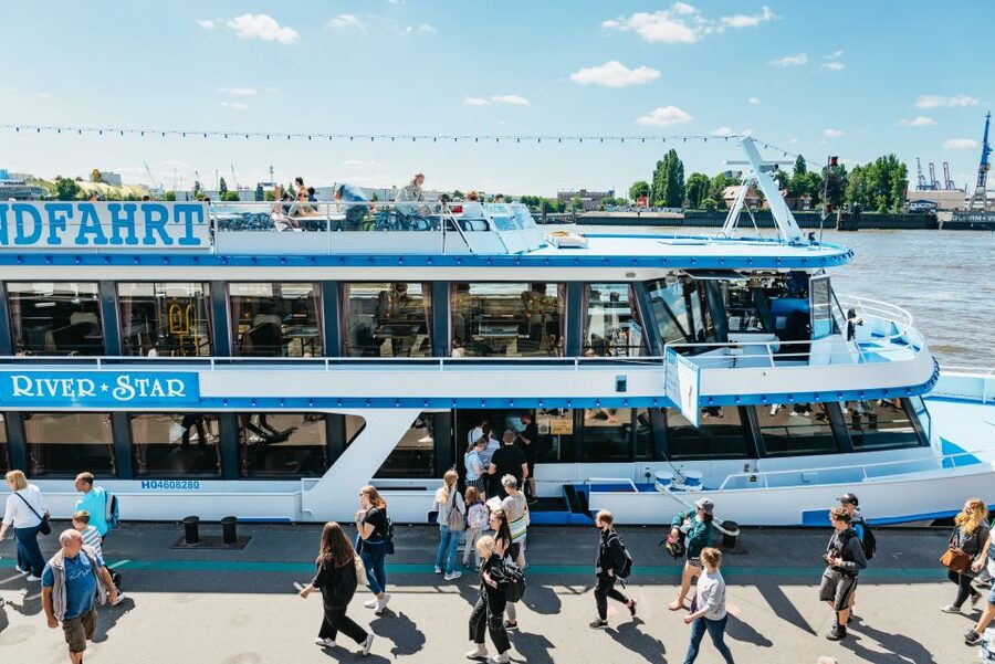 Hamburg: Hop-On Hop-Off Bus with Harbor Cruise - How the Line A bus and harbor cruise fit together