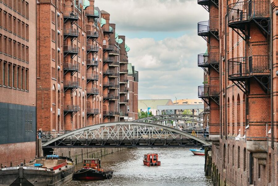 Hamburg: Hop-On Hop-Off Bus with Harbor Cruise - Comfort, crowds, and the no large bags rule