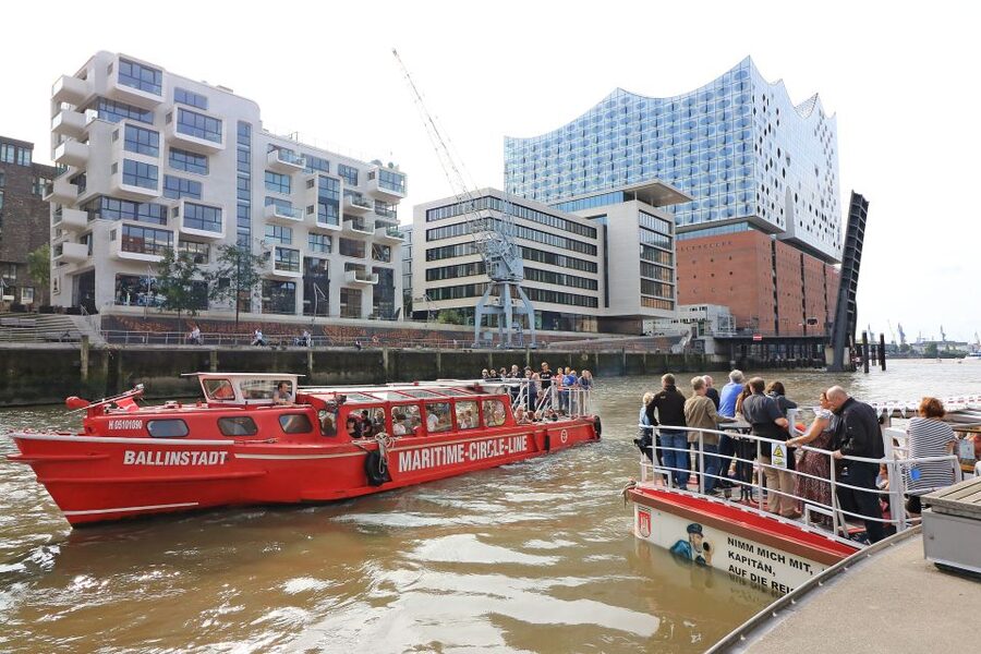Hamburg: Hop-On Hop-Off Harbor Cruise with Commentary - Meeting Point at Landing Bridge 10 (and How to Not Lose Time)