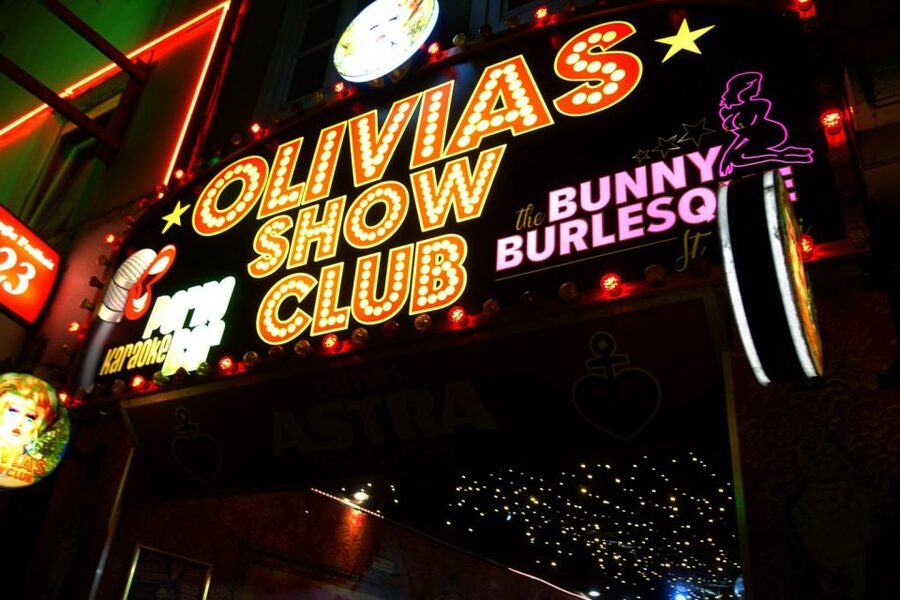 Hamburg: In the Footsteps of "Olivia" Reeperbahn Tour - Entering St. Pauli with a real local guide team