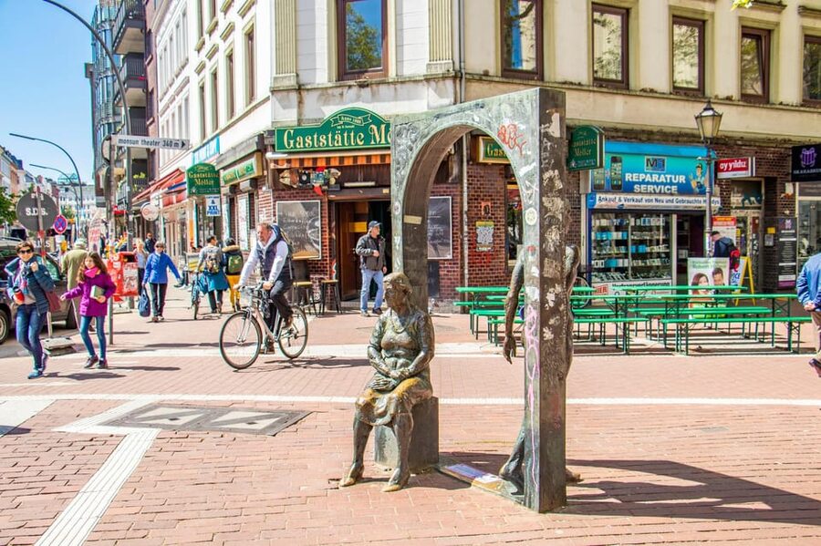 Hamburg: In the footsteps of the Beatles with a Local - A 90-minute plan with a small group pace