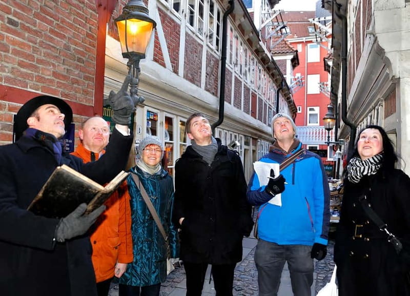 Hamburg: Interactive Crime Theater Tour in German - A 3-Hour Walk Built Around Action, Not Lectures