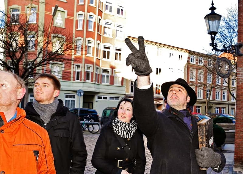 Hamburg: Interactive Crime Theater Tour in German - What to Bring, What You Must Not Bring