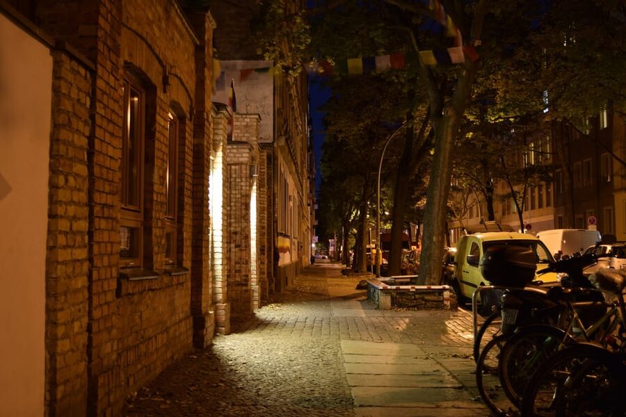 Hamburg: Krimi-Rätseltour Schanze - Language Matters: This Mystery Runs in German