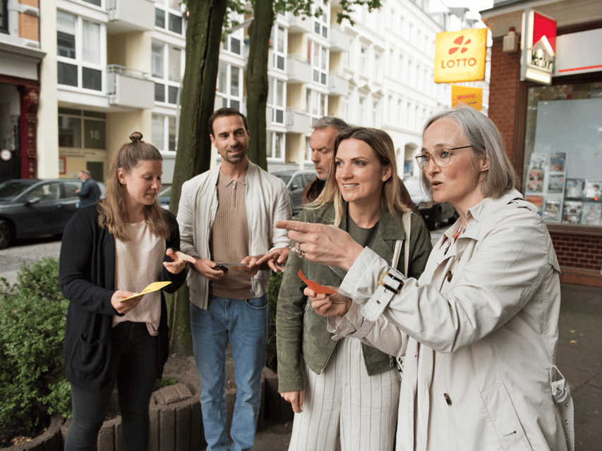 Hamburg: Krimi-Rätseltour Schanze - The Case: Catching a Bank Robber With Clues, Codes, and a False Lead