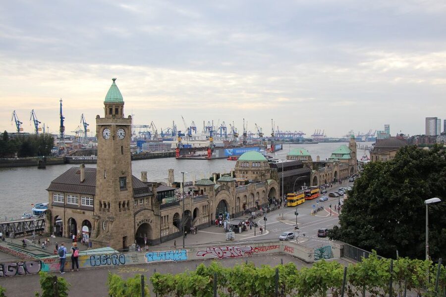 Hamburg Landungsbrücken: Outdoor Escape Game - Weather, shoes, and comfort you will be grateful for
