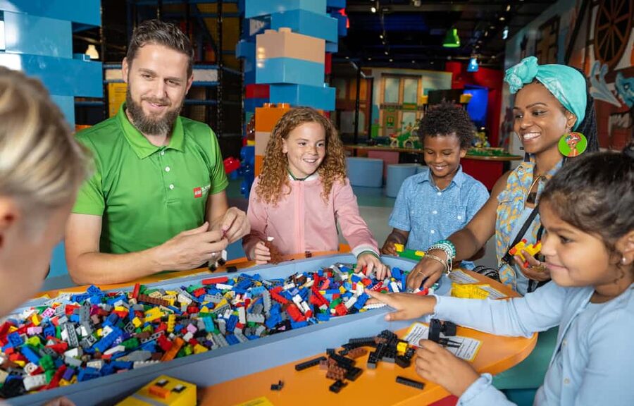 Hamburg: LEGO© Discovery Centre admission ticket - Space Mission and building thrills: turning imagination into a project