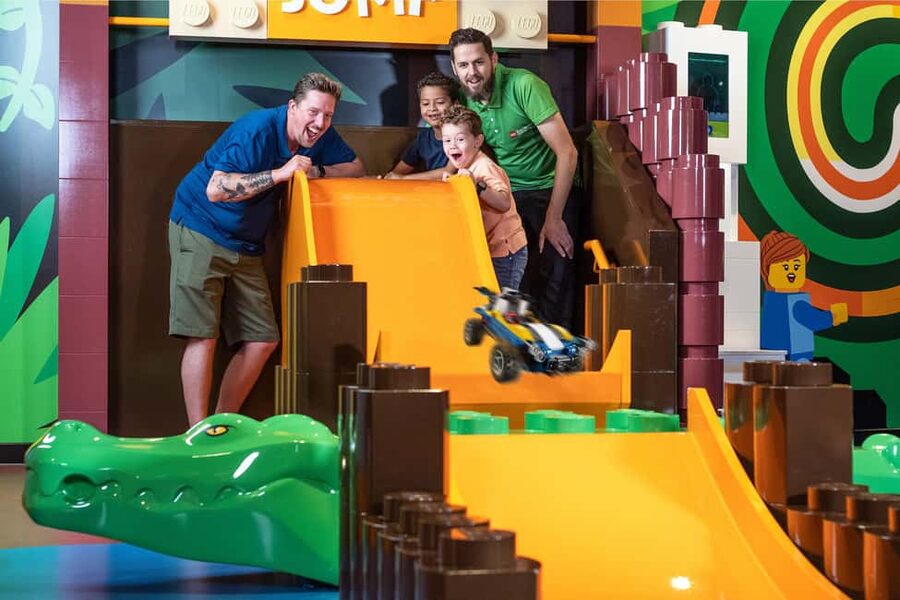 Hamburg: LEGO© Discovery Centre admission ticket - LEGO Café breaks, 4D cinema, and keeping the day smooth